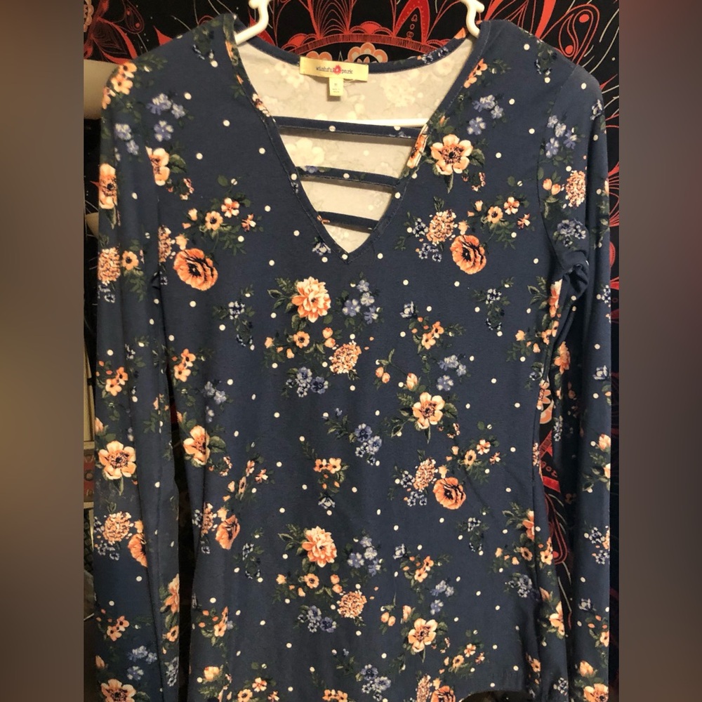 Wishful Park Long sleeve floral pattern top. Medium